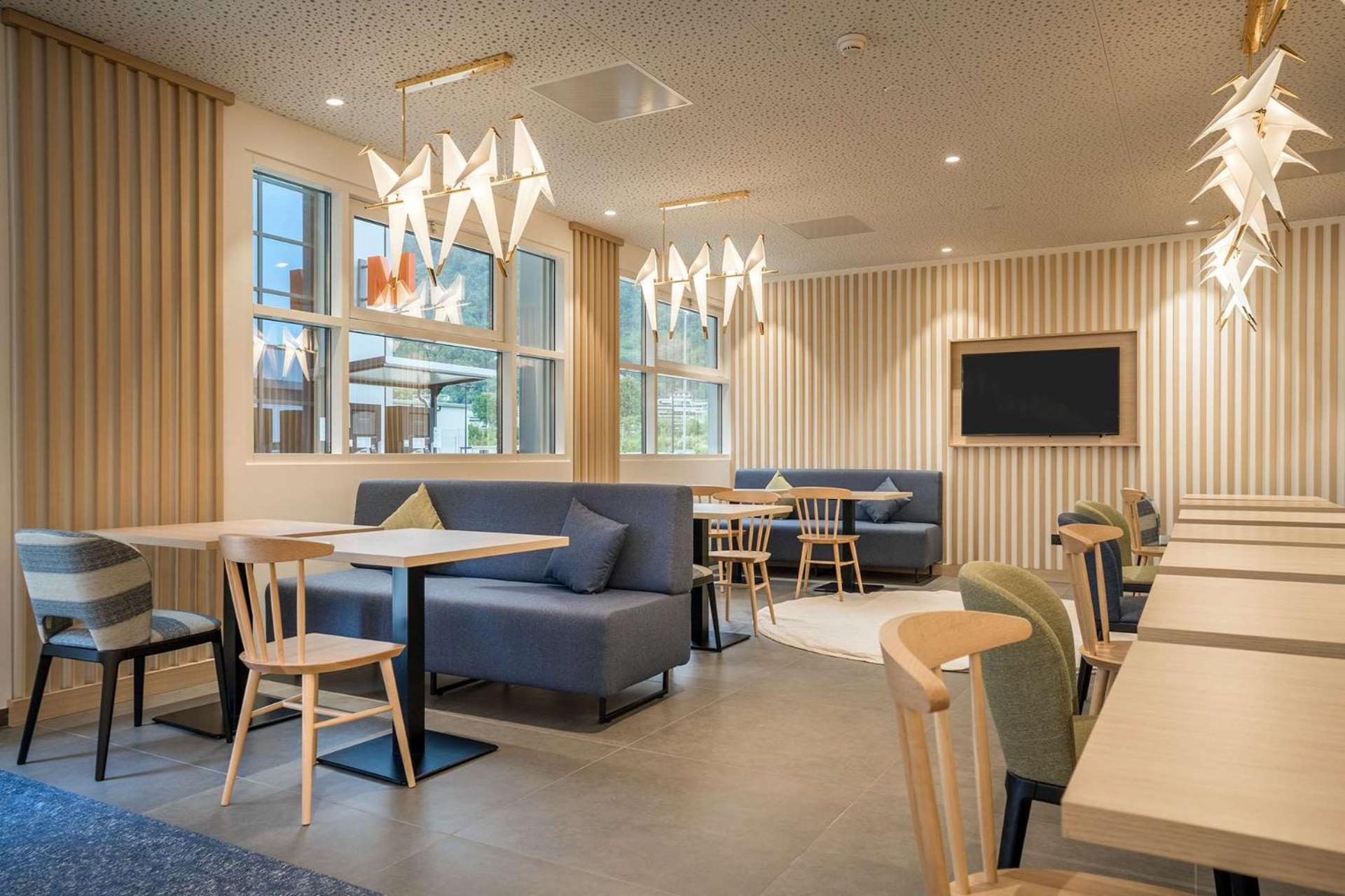 Hampton By Hilton Locarno 호텔 로손 외부 사진